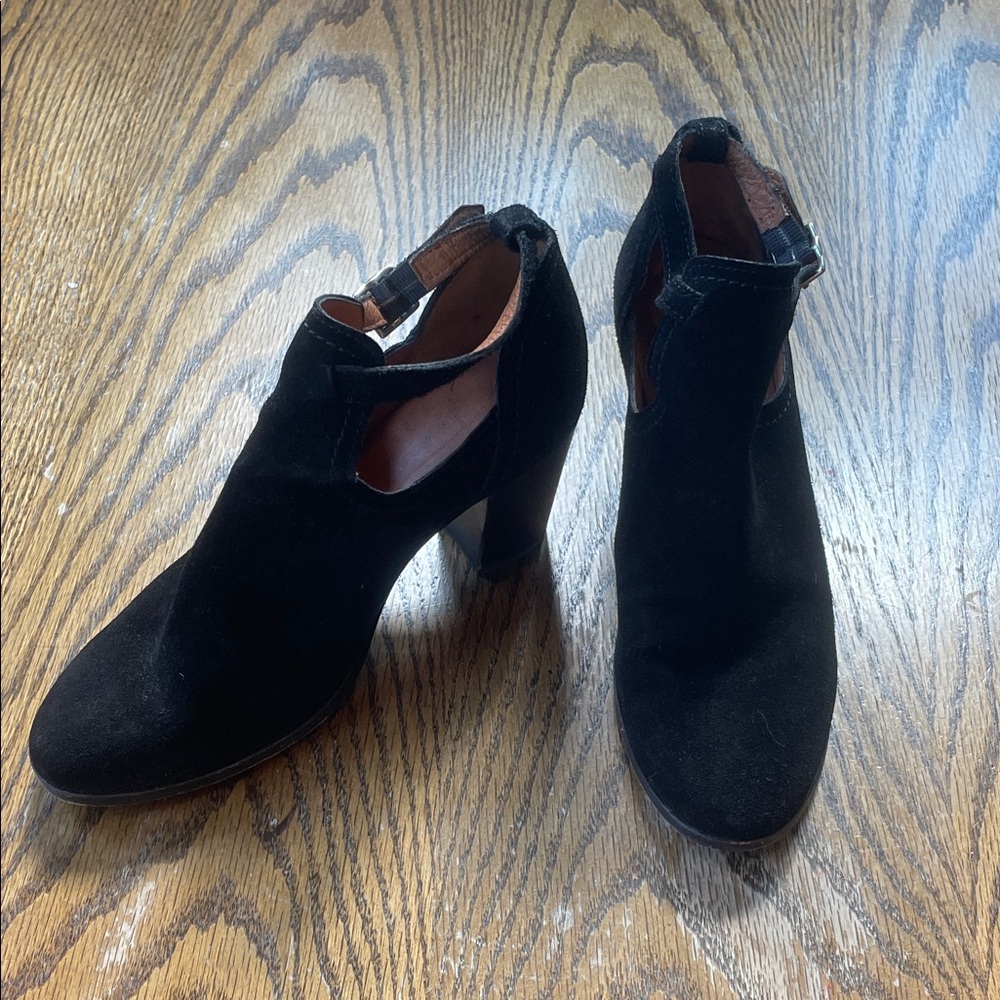 7.5B Frye Black Heeled Ankle Boots - Suede
